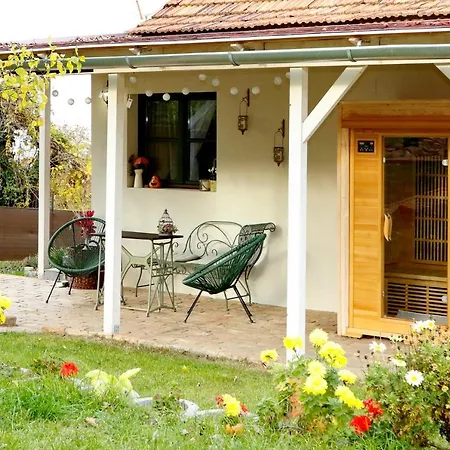Smaragd Holiday home Doba