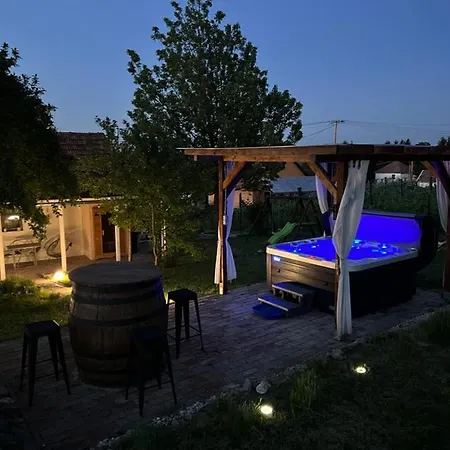Smaragd Holiday home Doba